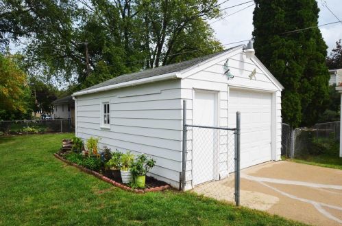 892 Roscoe St, Green Bay, WI 54304-3549