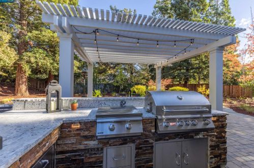 300 Camaritas Way, Danville CA  94526-5439 exterior