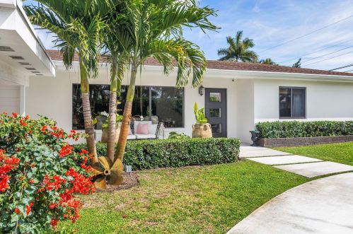 7700 Pine Tree Ln, West Palm Beach, FL 33406-7834