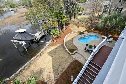 3540 Henrietta Hartford Rd, Mount Pleasant SC  29466-7003 exterior