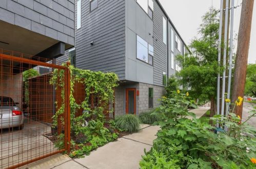 427 10th St, Dallas, TX 75208-4619