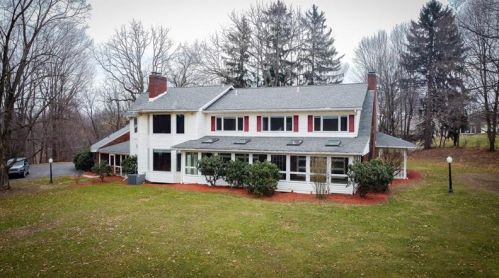 335 Water St, Slippery Rock, PA 16057-1115