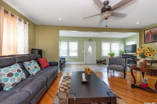 110-19 197th St, Jamaica, NY 11412-1404