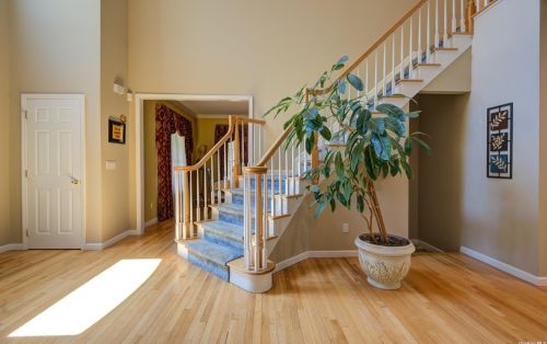 3 Dionne Ct, Northport, NY 11768-3368
