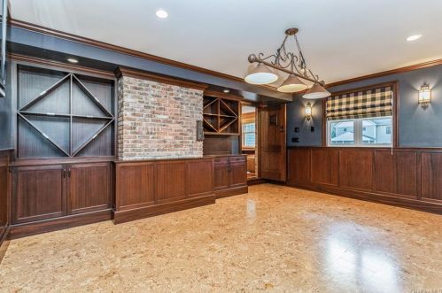 215 Locust Rd, Pleasantville NY  10570-3723 exterior