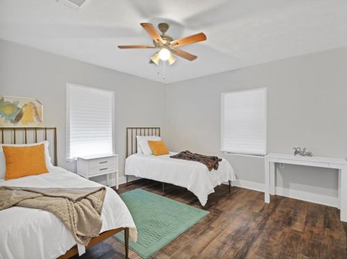 1327 33 St, Galveston TX 77550-4333 exterior