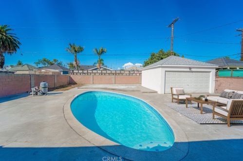 1813 Queensdale St, Compton CA 90221-1930 exterior