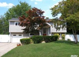 1609 Church St, Holbrook, NY 11741-5820