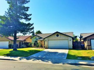 5919 Pine Trail Dr, Bakersfield, CA 93313-6019