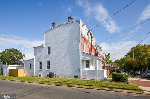 11 Clayton St, Wilmington, DE 19805-3948