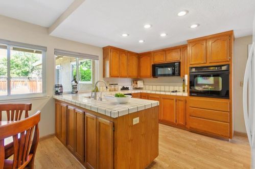 4400 Calle De Farrar, San Jose CA  95118-1909 exterior