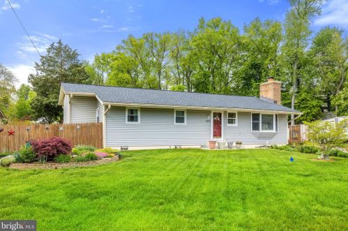909 Burke Dr, Woodbridge, VA 22191-1303