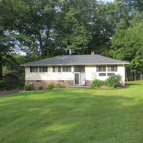 46 Lincoln Dr, Poughkeepsie, NY 12601-6004