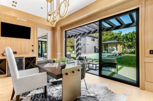 4508 Haskell Ave, Van Nuys CA  91436-3148 exterior