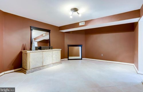 10108 Nedra Dr, Great Falls VA  22066-2835 exterior