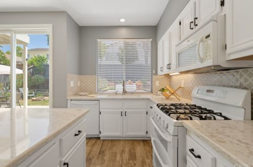 43014 Camino Caruna, Temecula CA  92592-3787 exterior