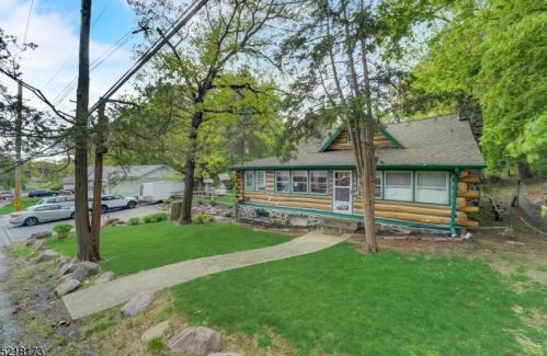 9 Woodside Dr, West Milford Lakes NJ  07480-4246 exterior