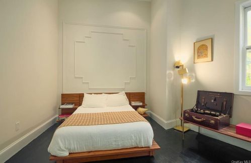 457 Lake Rd, Tuxedo Park NY  10987-4108 exterior