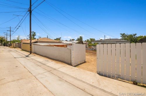 703 40th St, San Diego CA  92102-4505 exterior