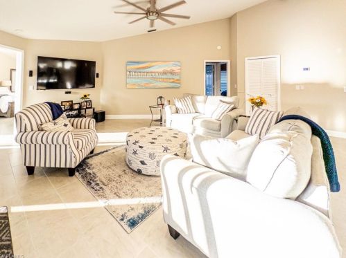 577 Countryside Dr, Naples FL  34104-6725 exterior