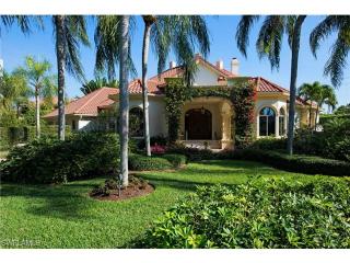 425 Kings Town Dr, Naples, FL 34102-7818