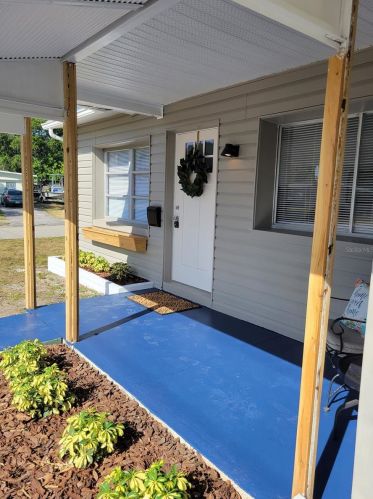 9681 Park Lake Dr, Pinellas Park FL  33782-3561 exterior