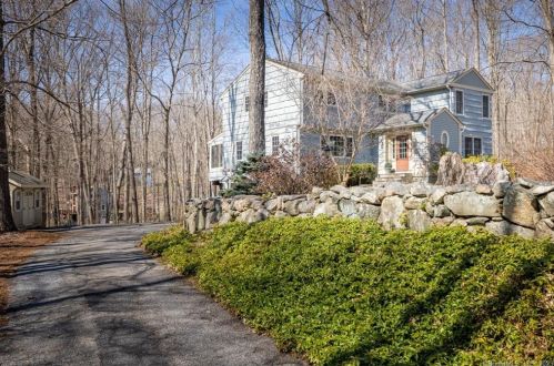 81 Riverside Dr, Ridgefield, CT 06877-3516