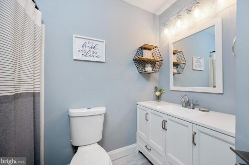 11853 Dunlop Ct, Herndon VA  20191-2709 exterior