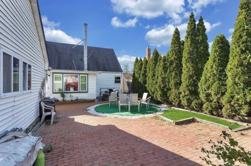 1000 Washington Ave, Westbury NY  11590-5502 exterior