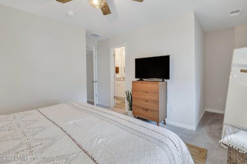 23 Island Breeze Ln, Beaufort SC  29907-1679 exterior