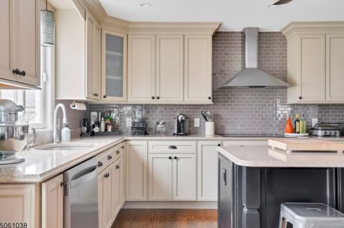 22 Glenview Rd, Nutley NJ  07110-2112 exterior