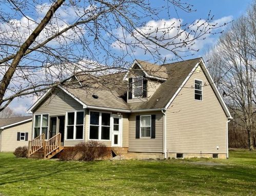 118 Pizor Rd, Jackson Center, PA 16133-2216