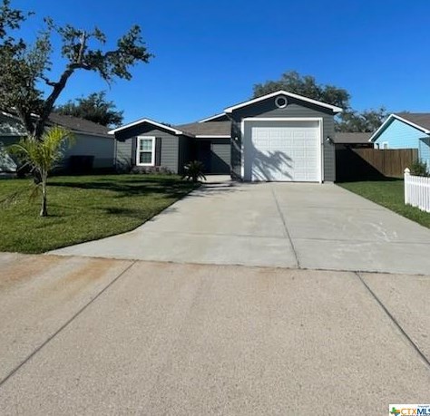 109 Treasure St, Rockport, TX 78382-6336