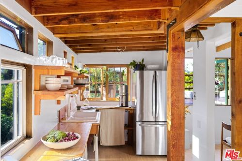 19751 Grand Vw Dr, Topanga CA  90290-3313 exterior