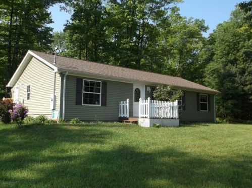 10990 Fisher Rd, Hallton, PA 15860-2304