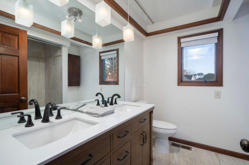 1224 Countryside Dr, Washington Ch OH  43160-1804 exterior