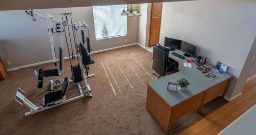 2070 Carousel Dr, Hollister CA  95023-5665 exterior