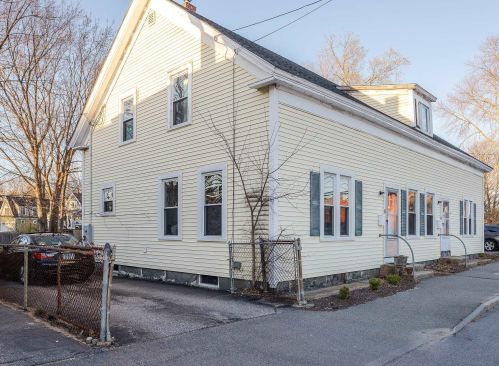6 Elm St, Newmarket, NH 03857-1214