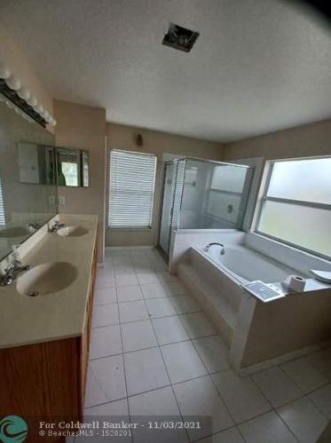 298 Carter Ave, Fort Pierce FL 34983-3006 exterior