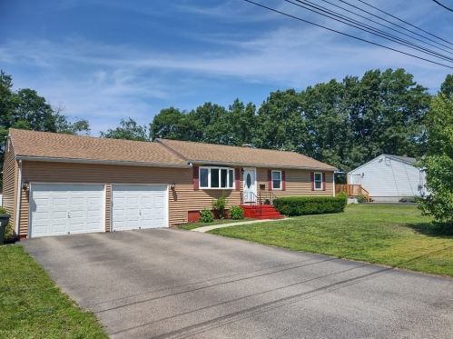 4 Winter Haven Dr, Webster, MA 01570-2935