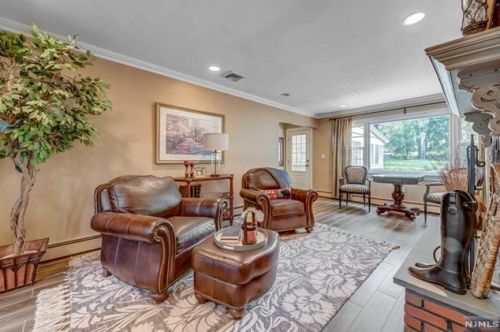 432 Hillside Ave, Allendale NJ  07401-1113 exterior