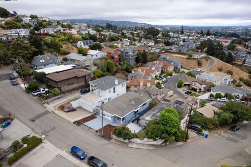 16609 Winding Blvd, San Leandro CA  94578-1248 exterior