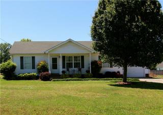 9806 Gray Fox Dr, Christiana, TN 37037-5374
