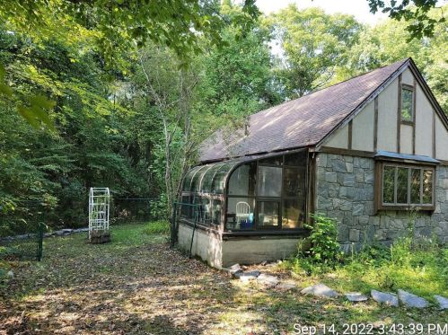 9 King James Dr, East Lyme, CT 06333-1017