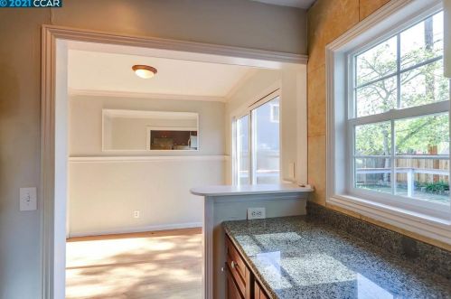 2704 Crescent Dr, Concord CA 94520-1919 exterior