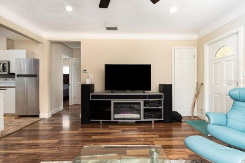 4955 1st Ave, Saint Petersburg, FL 33710-8201