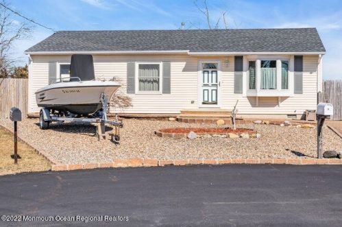 124 Granada Dr, Bricktown, NJ 08723-7660