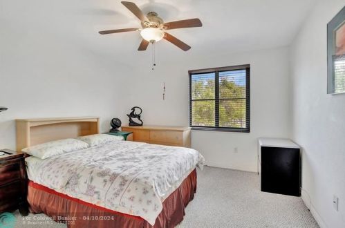 5098 168 Ave, Hollywood FL  33027-4913 exterior