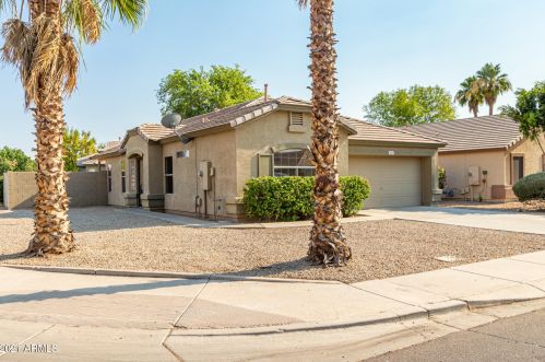 1813 Carla Vista Dr, Gilbert, AZ 85295-5670