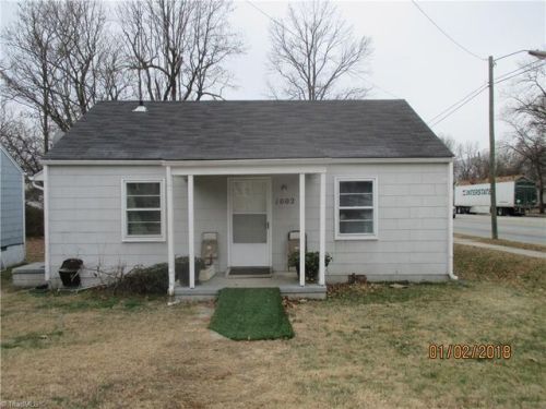 1006 Pichard St, Greensboro, NC 27401-3708